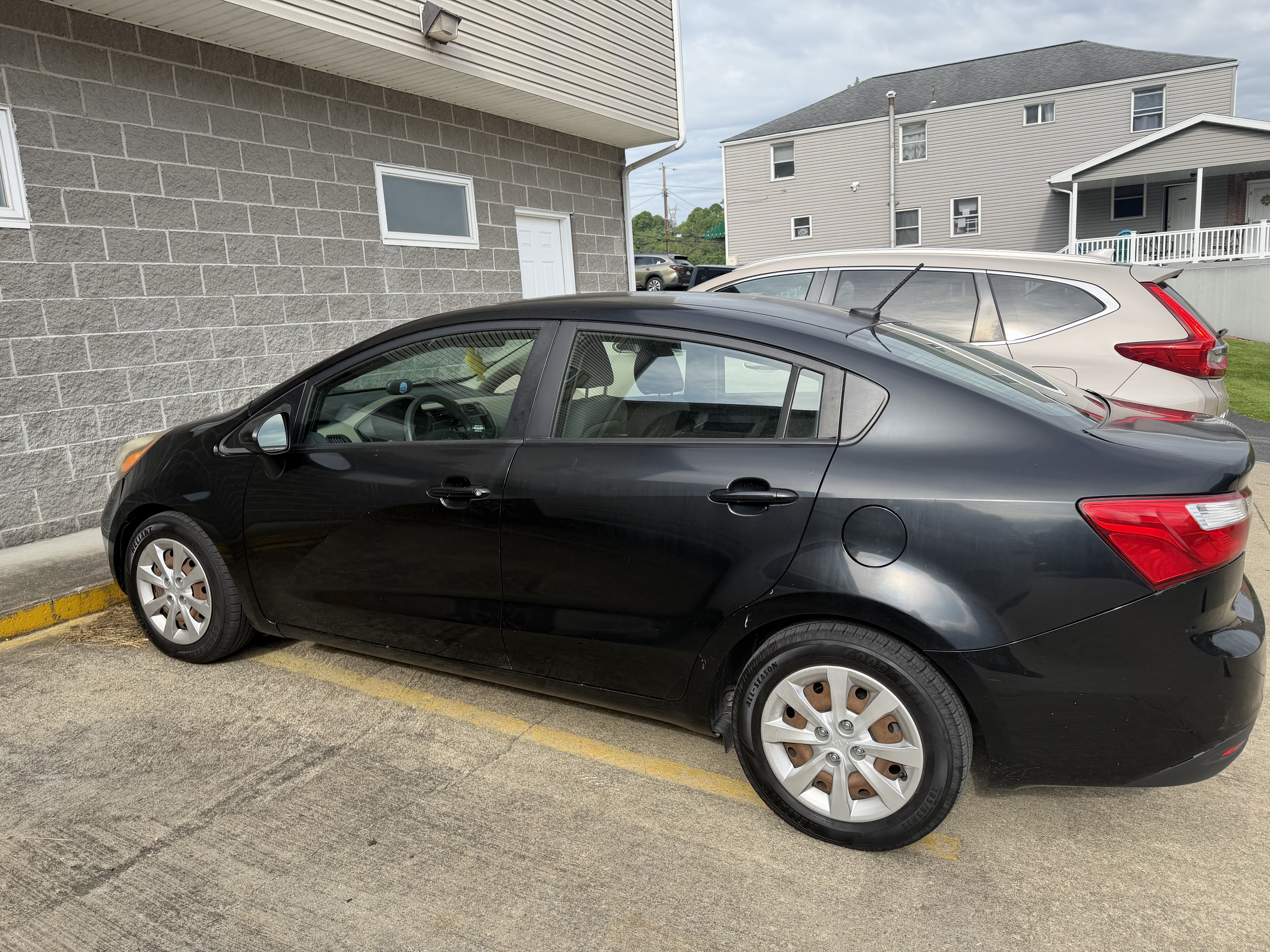 Used 2015 Kia Rio LX FWD image 1