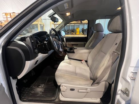 Used 2010 Chevrolet Silverado 1500 LT w/ Power Pack Plus AWD/4WD image 9