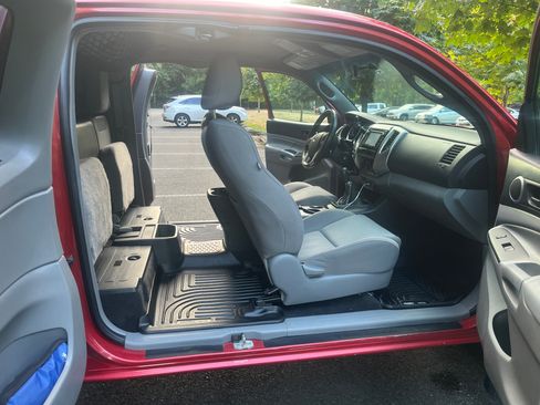 Used 2014 Toyota Tacoma 4x4 Access Cab V6 w/ TRD Sport Package image 14