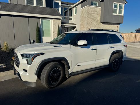 Used 2023 Toyota Sequoia Limited w/ TRD Off-Road Package image 1