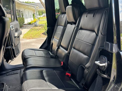 Used 2020 Jeep Wrangler Unlimited Sahara AWD/4WD image 14