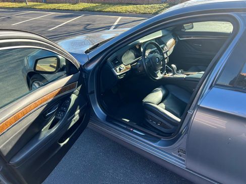 Used 2011 BMW 550i Sedan image 8