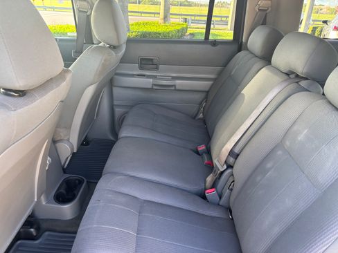 Used 2005 Dodge Durango SXT image 10