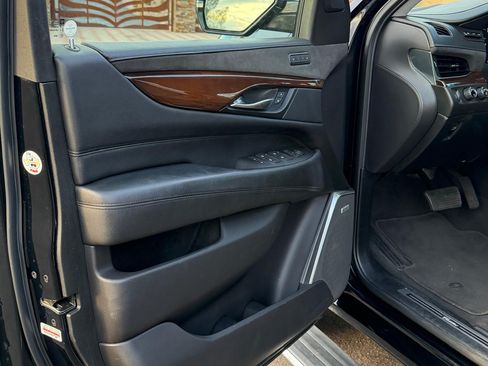 Used 2019 Cadillac Escalade ESV Premium Luxury image 18