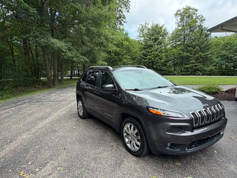 Used 2015 Jeep Cherokee Limited w/ Luxury Group FWD image 8