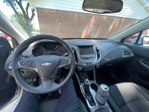 Used 2016 Chevrolet Cruze LT w/ Convenience Package FWD image 8