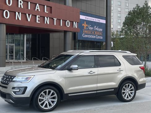 Used 2017 Ford Explorer Limited w/ Equipment Group 301A image 4