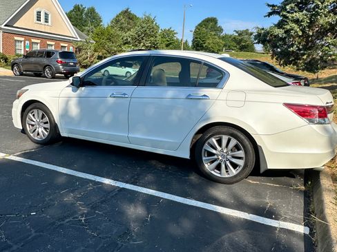 Used 2011 Honda Accord EX-L image 8