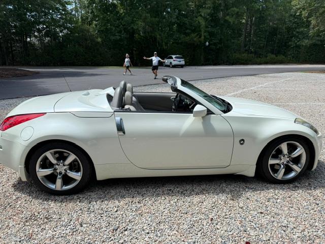 Used 2006 Nissan 350Z Touring RWD image 8
