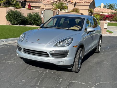 Used 2012 Porsche Cayenne S image 10