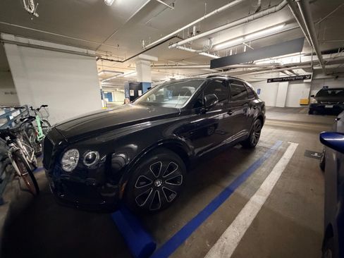 Used 2020 Bentley Bentayga image 2