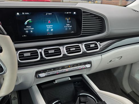 Used 2023 Mercedes-Benz Maybach GLS 600 4MATIC image 9