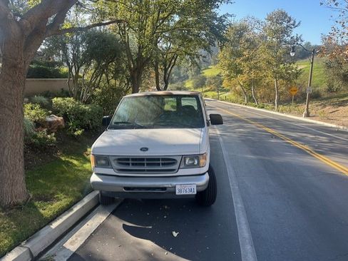 Used 2001 Ford E-350 and Econoline 350 Van image 10