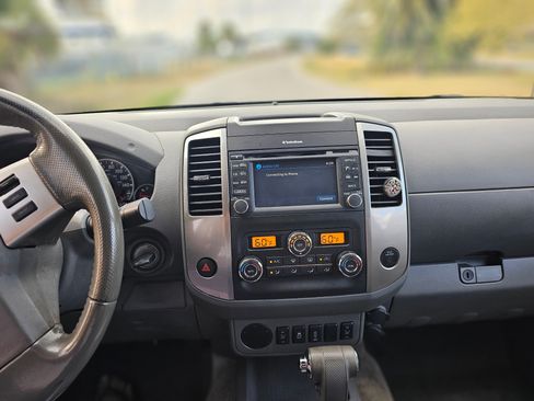 Used 2014 Nissan Frontier SL image 6