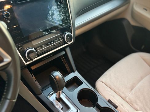 Used 2018 Subaru Outback 2.5i Premium image 6