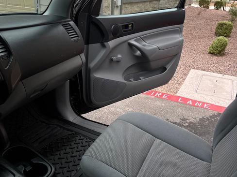 Used 2012 Toyota Tacoma 2WD Regular Cab image 19