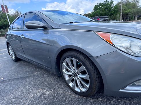 Used 2013 Hyundai Sonata SE w/ Navigation & Sunroof Pkg image 4