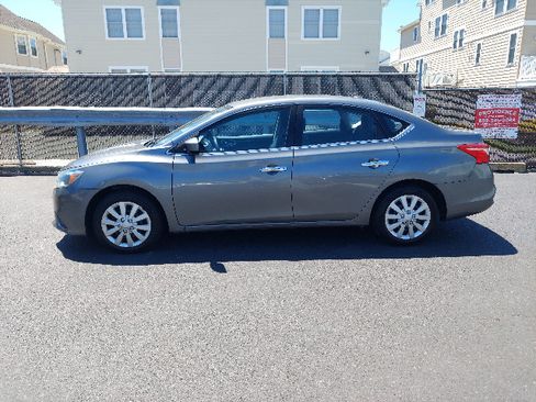 Used 2017 Nissan Sentra SV FWD image 19