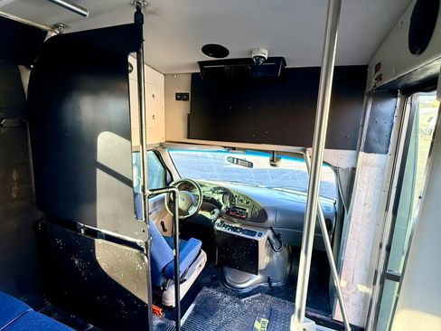 Used 2005 Ford E-450 and Econoline 450 image 15