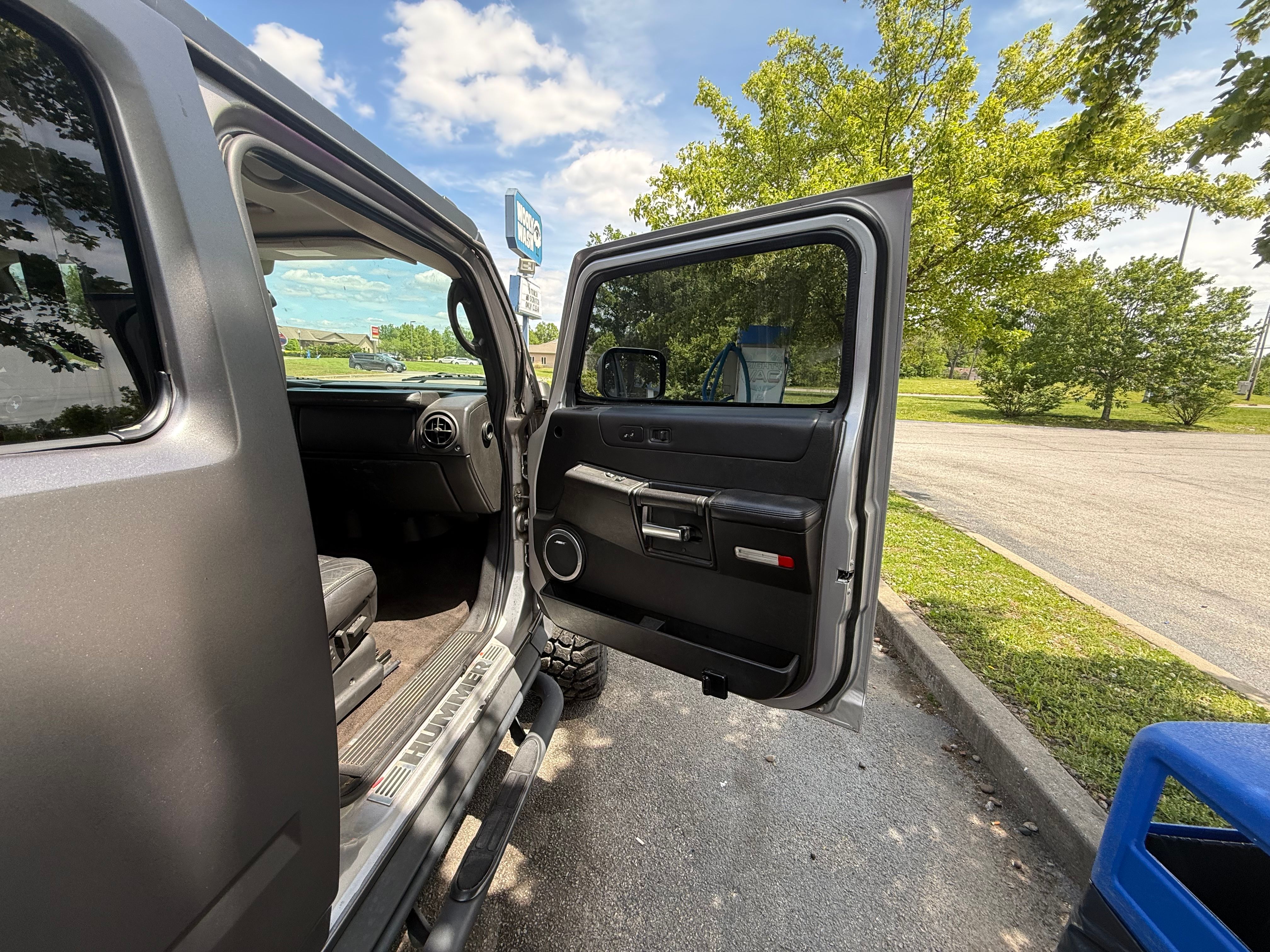 Used 2005 HUMMER H2 w/ Preferred Equipment Group AWD/4WD image 10