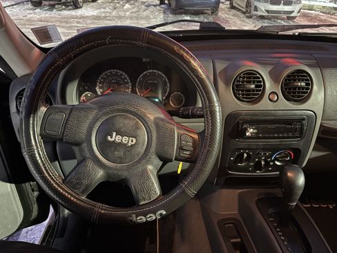 Used 2007 Jeep Liberty Sport image 12