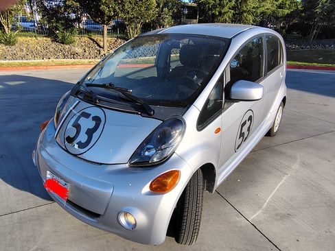 Used 2014 Mitsubishi i ES image 1