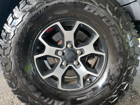 Used 2021 Jeep Wrangler Unlimited Rubicon AWD/4WD image 13