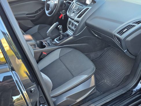 Used 2014 Ford Focus SE w/ SE Winter Package image 10