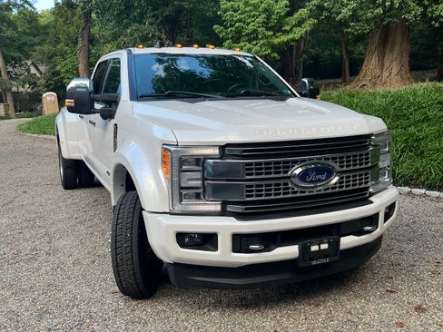 Used 2019 Ford F450 Platinum w/ Platinum Ultimate Package AWD/4WD image 5
