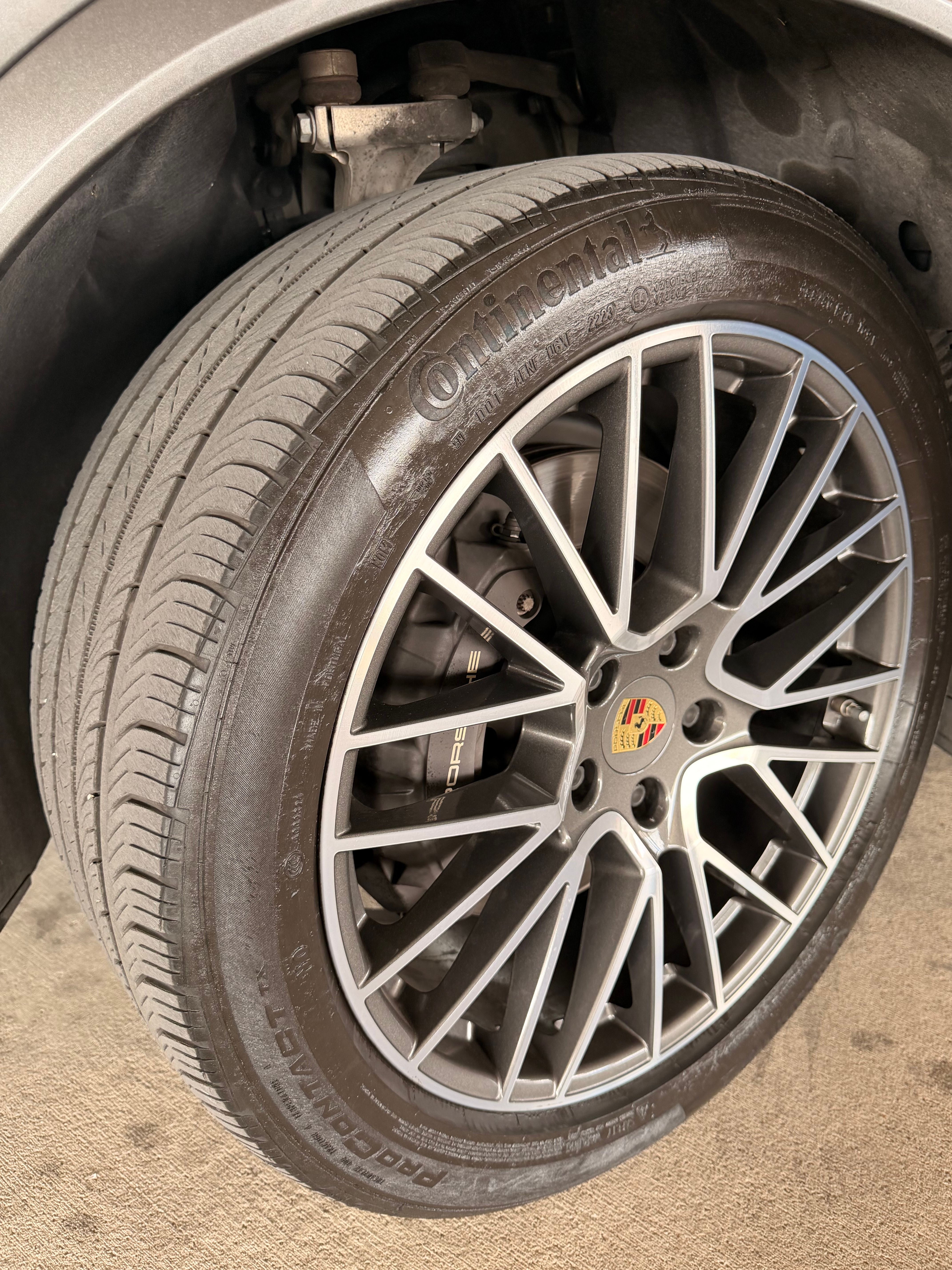 Used 2022 Porsche Cayenne AWD/4WD image 16