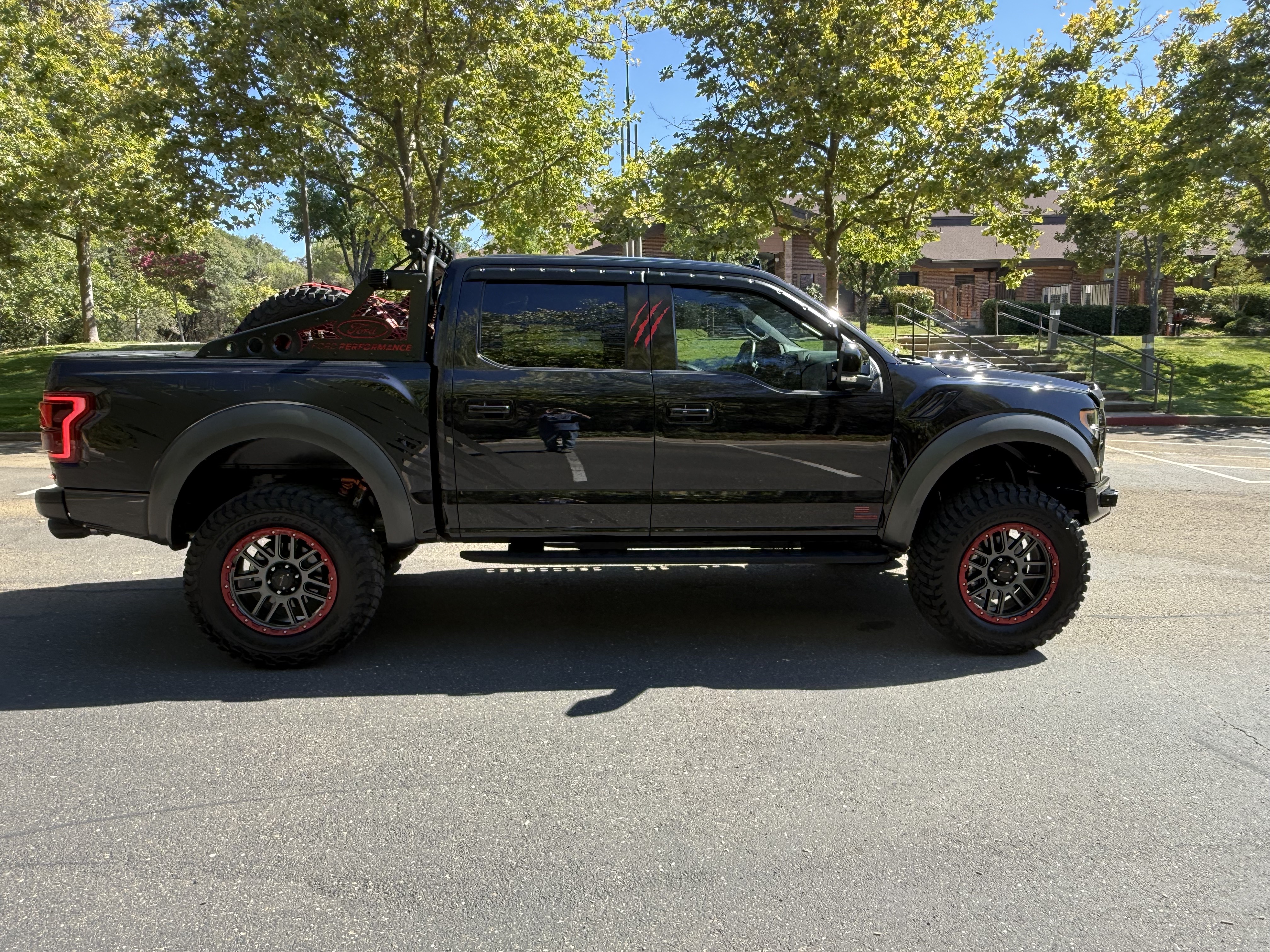 Used 2019 Ford F150 Raptor w/ Equipment Group 802A Luxury AWD/4WD image 26