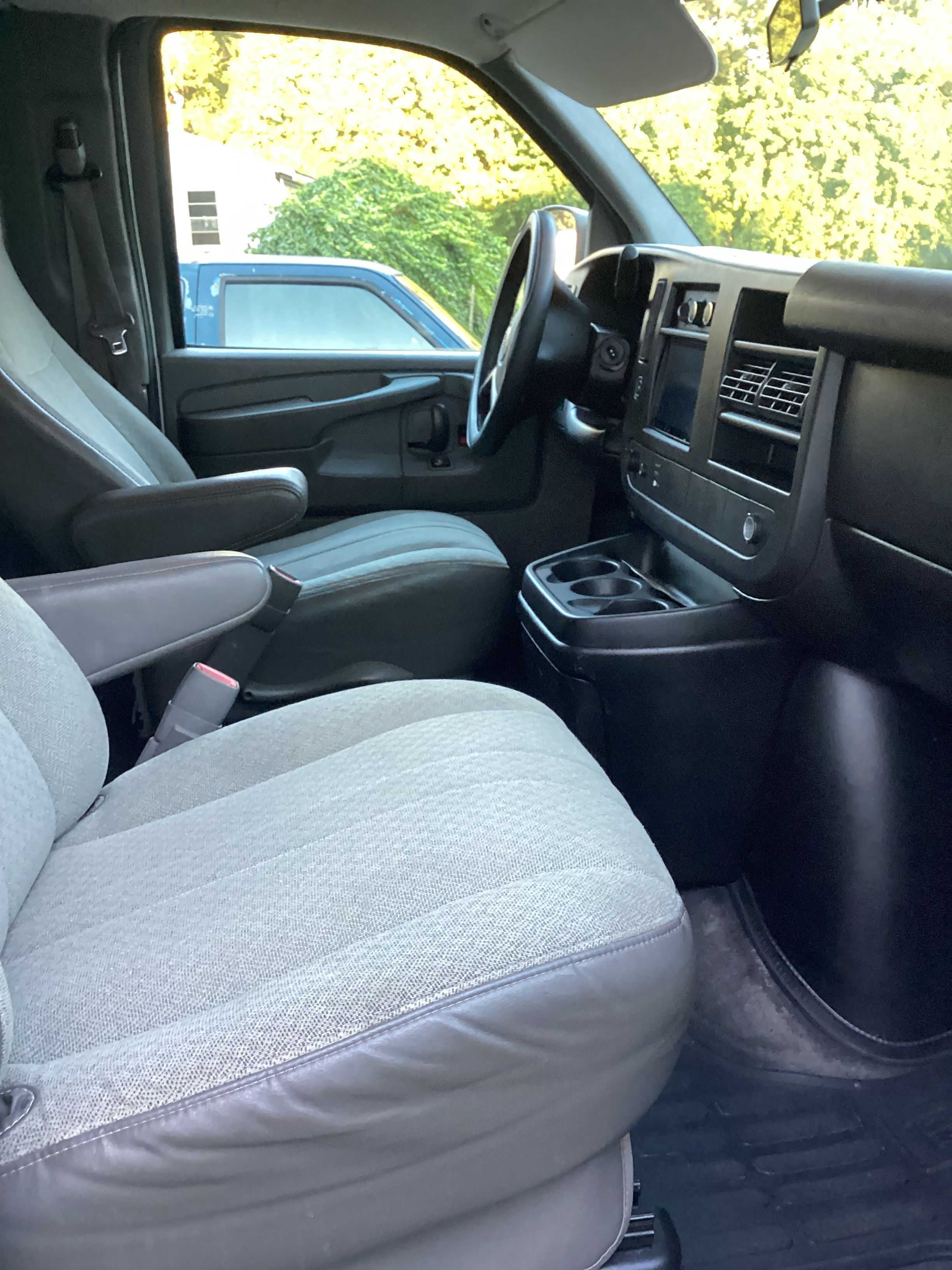 Used 2010 Chevrolet Express 3500 LT w/ LT Preferred Equipment Group RWD image 9