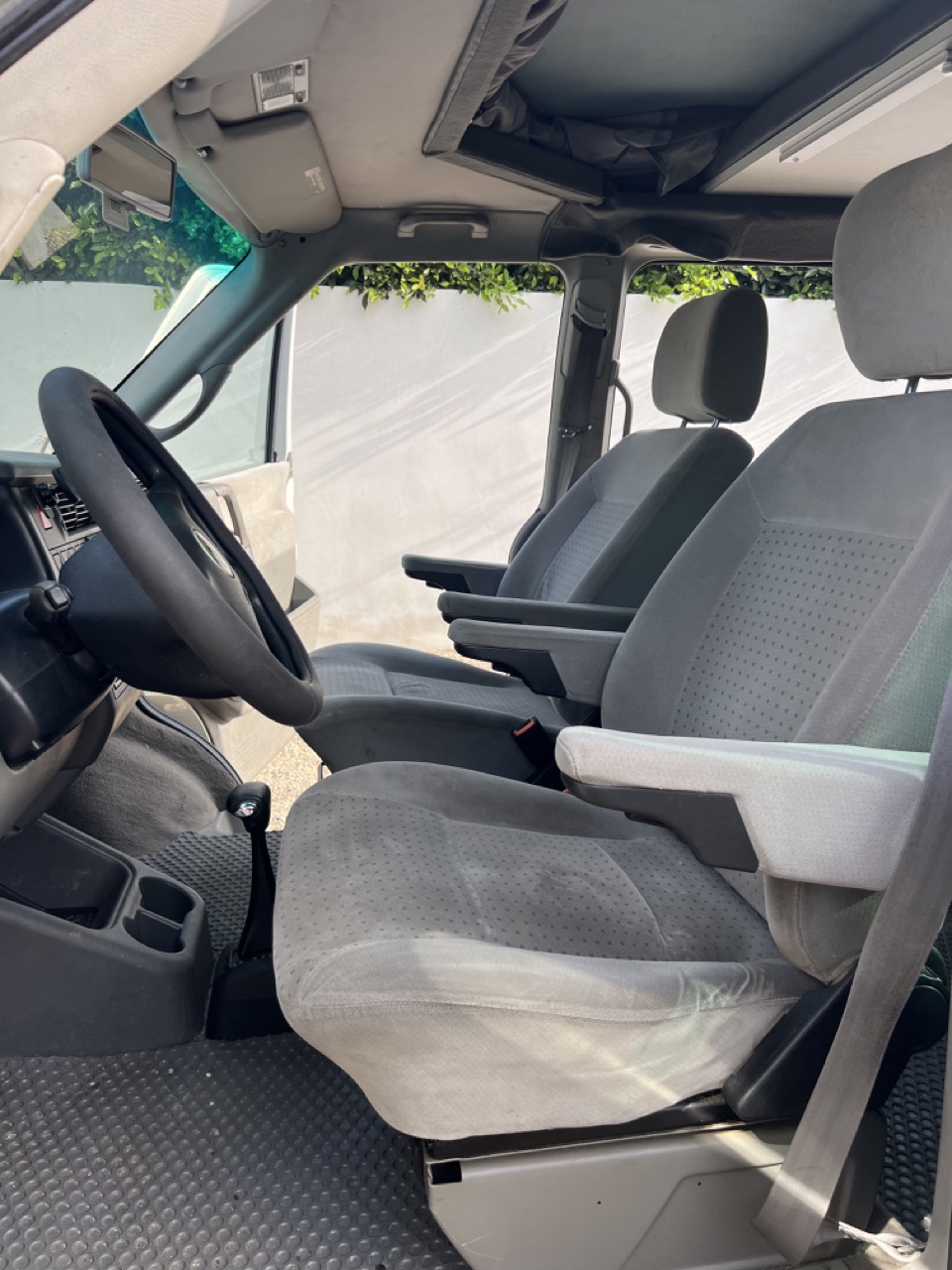 Used 2002 Volkswagen Eurovan GLS FWD image 9