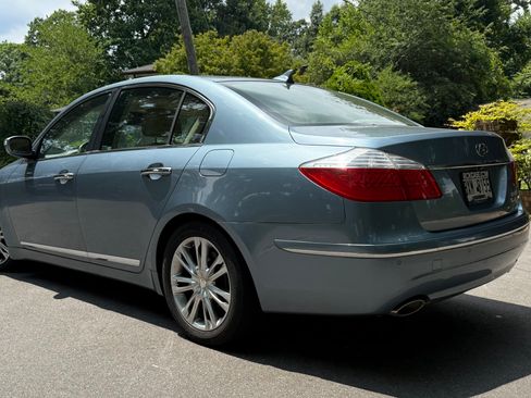 Used 2011 Hyundai Genesis 4.6 RWD image 5