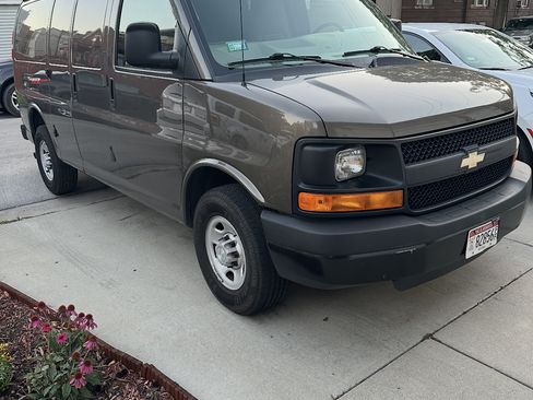 Used 2014 Chevrolet Express 2500 image 9