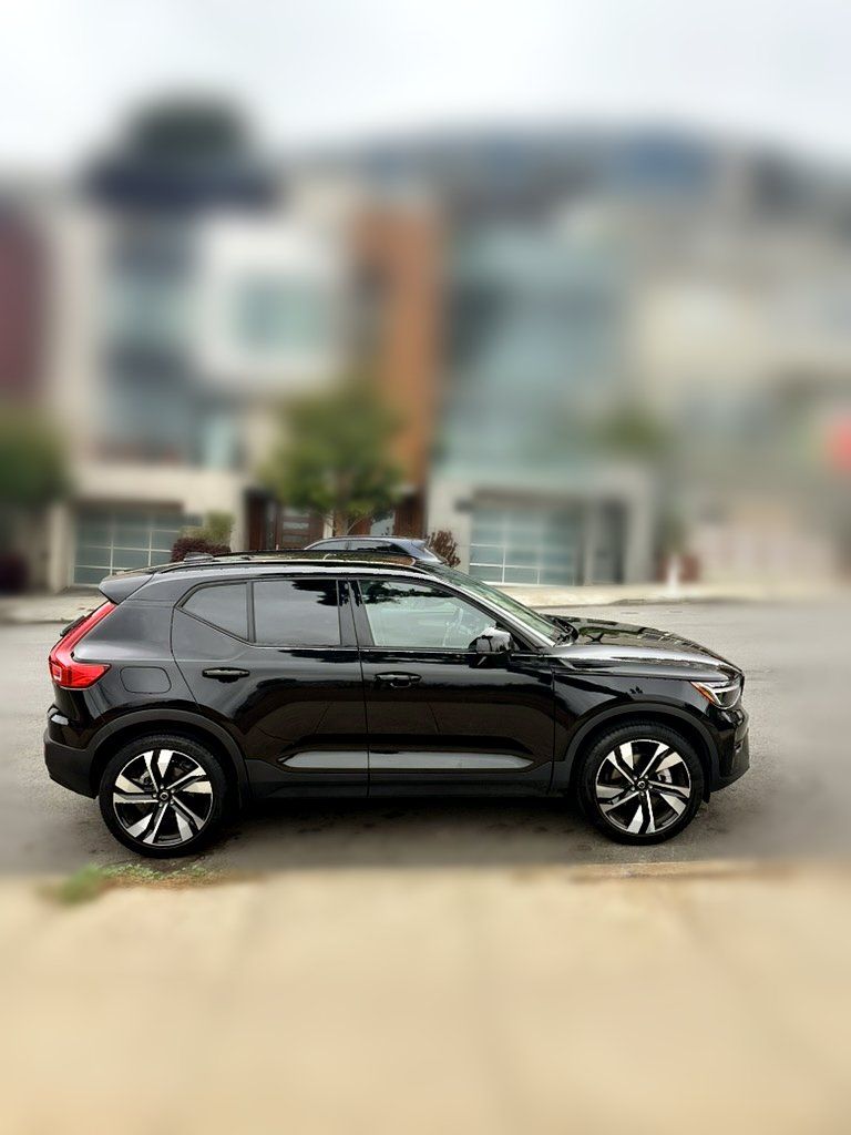 Used 2025 Volvo XC40 B5 Plus AWD/4WD image 2