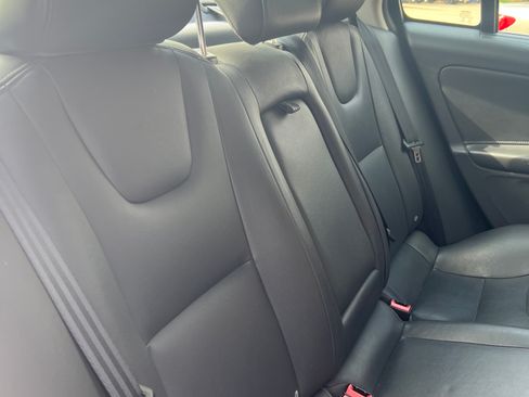 Used 2017 Volvo S60 T5 Inscription image 21