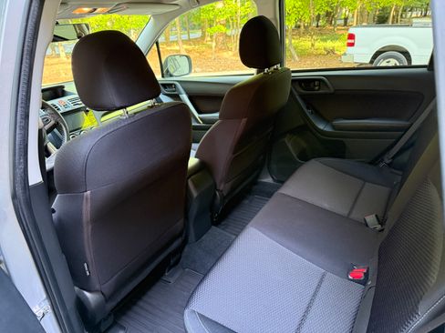 Used 2017 Subaru Forester 2.5i Premium w/ All-Weather Package image 17