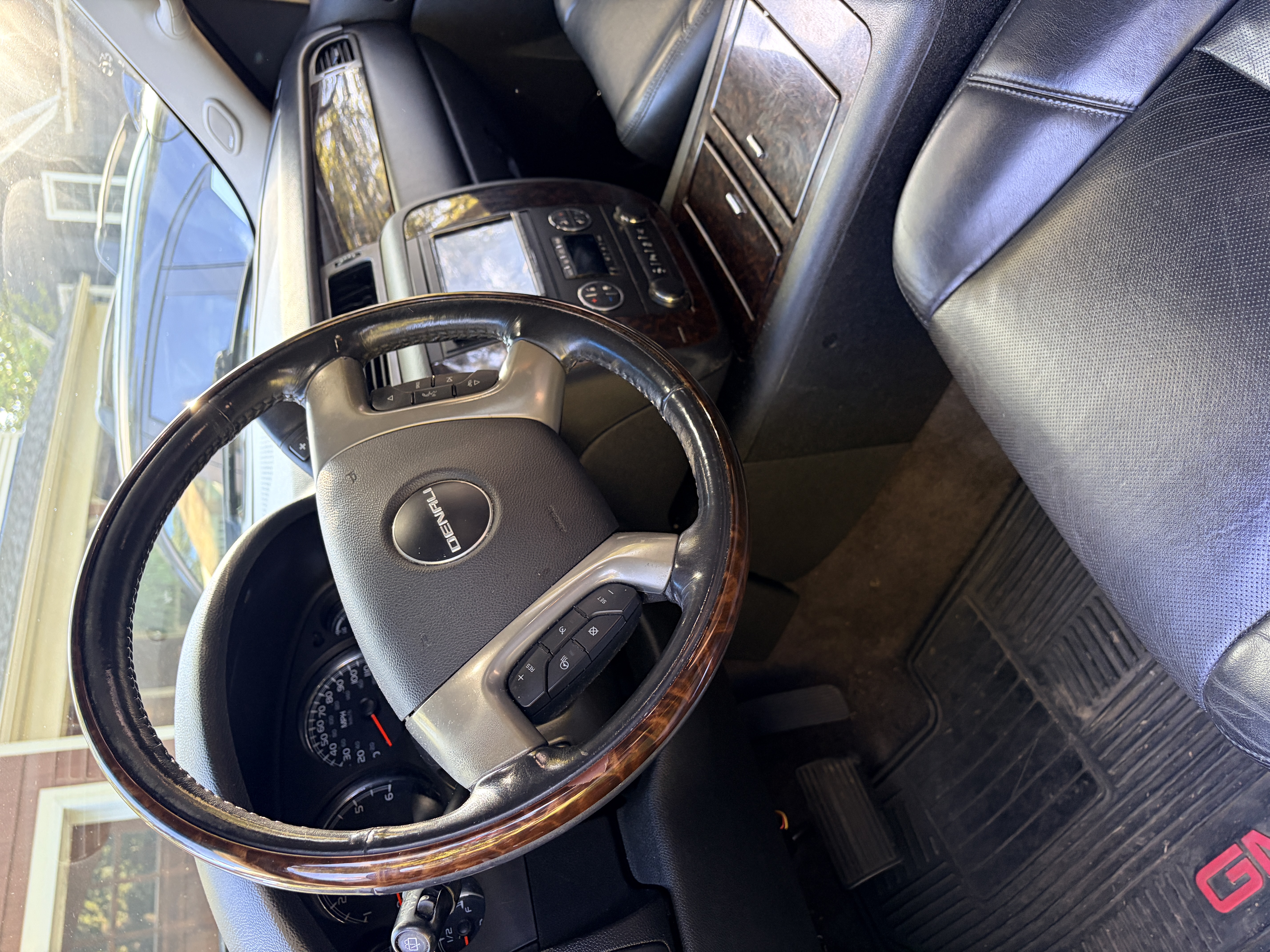 Used 2013 GMC Yukon Denali AWD/4WD image 14