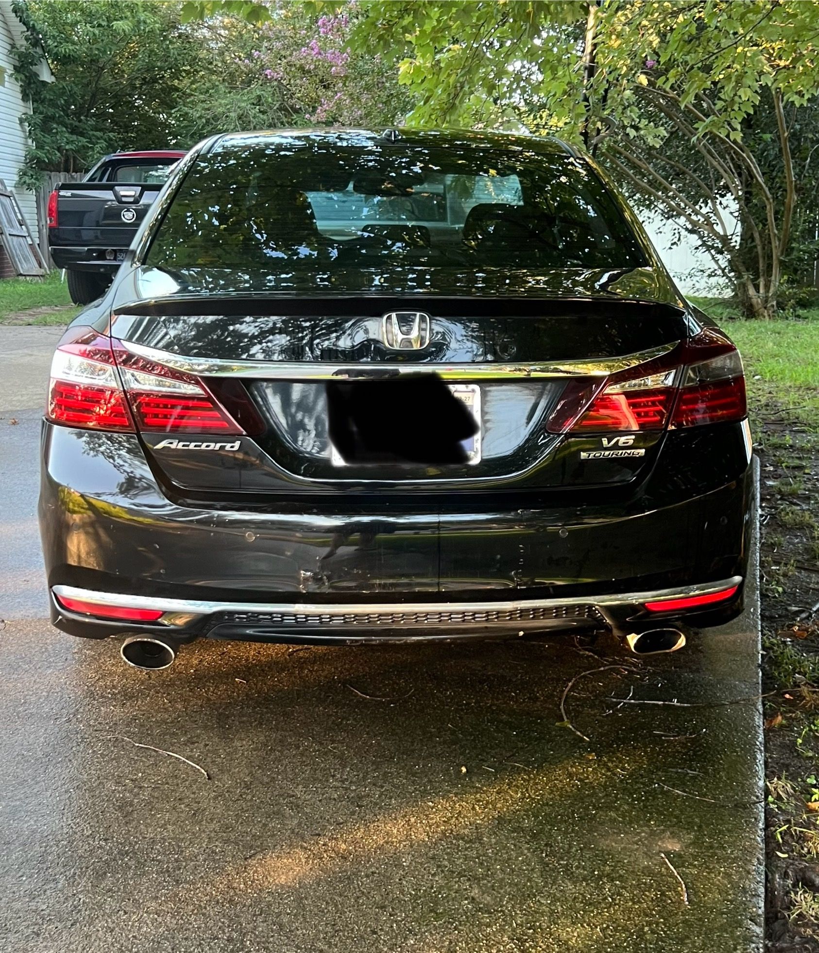 Used 2016 Honda Accord Touring image 2