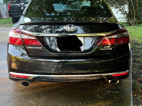 Used 2016 Honda Accord Touring image 2