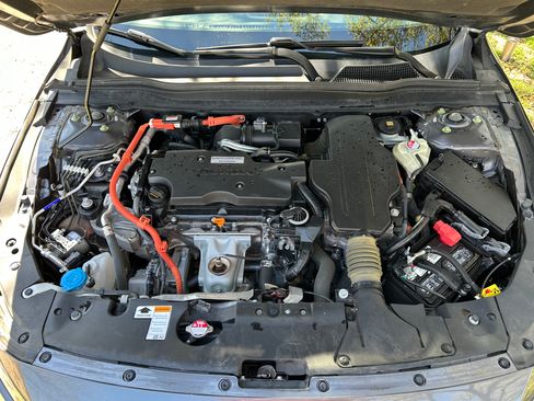 Used 2018 Honda Accord Hybrid image 9