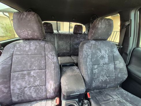 Used 2019 Toyota Tacoma TRD Off-Road w/ Technology Package image 27