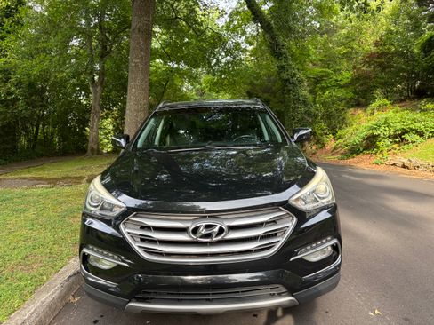 Used 2018 Hyundai Santa Fe Sport 2.0T FWD image 2
