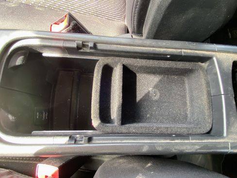 Used 2013 Dodge Journey SXT w/ Flexible Seating Group image 19