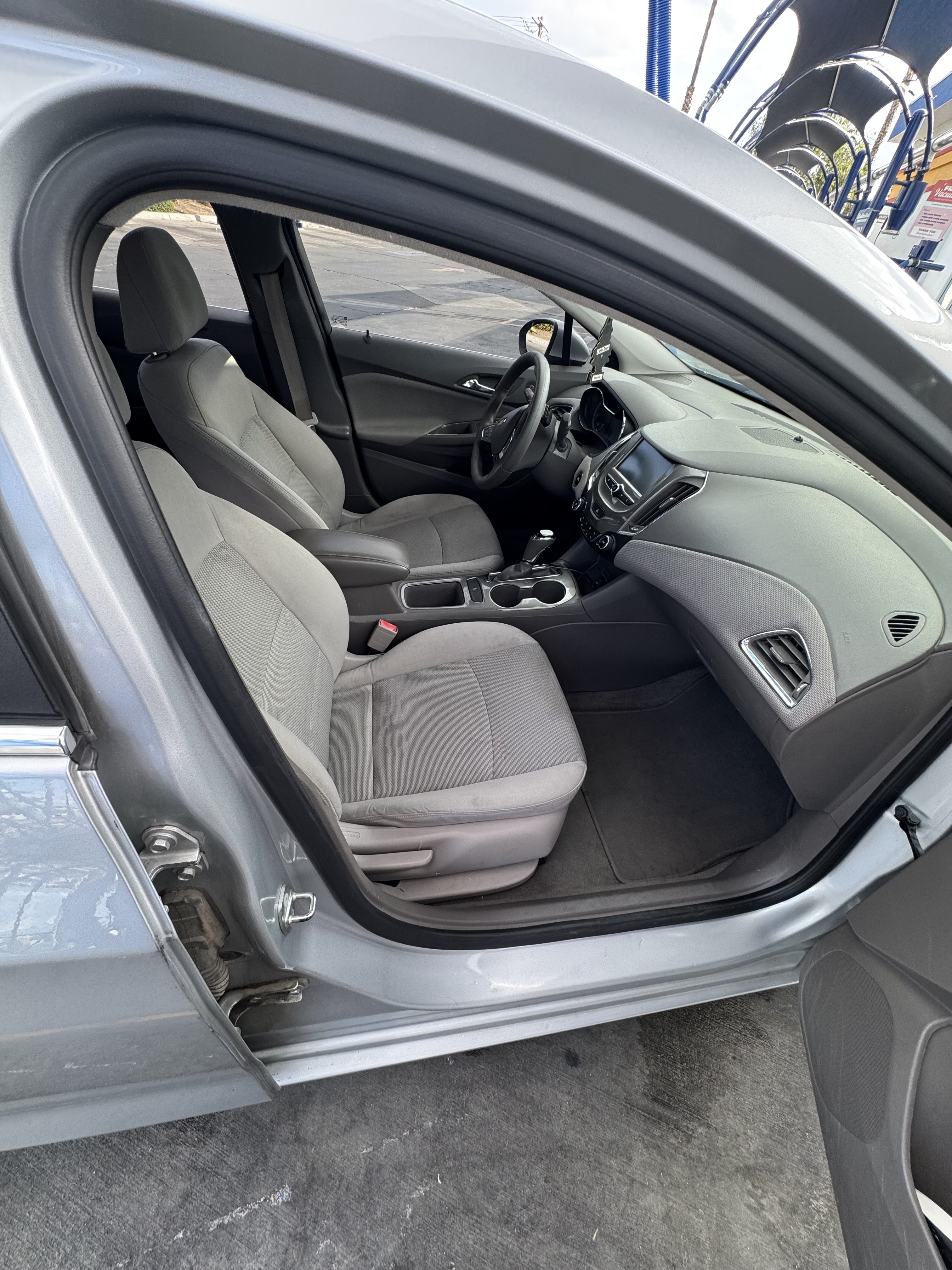 Used 2018 Chevrolet Cruze LT w/ Convenience Package FWD image 11