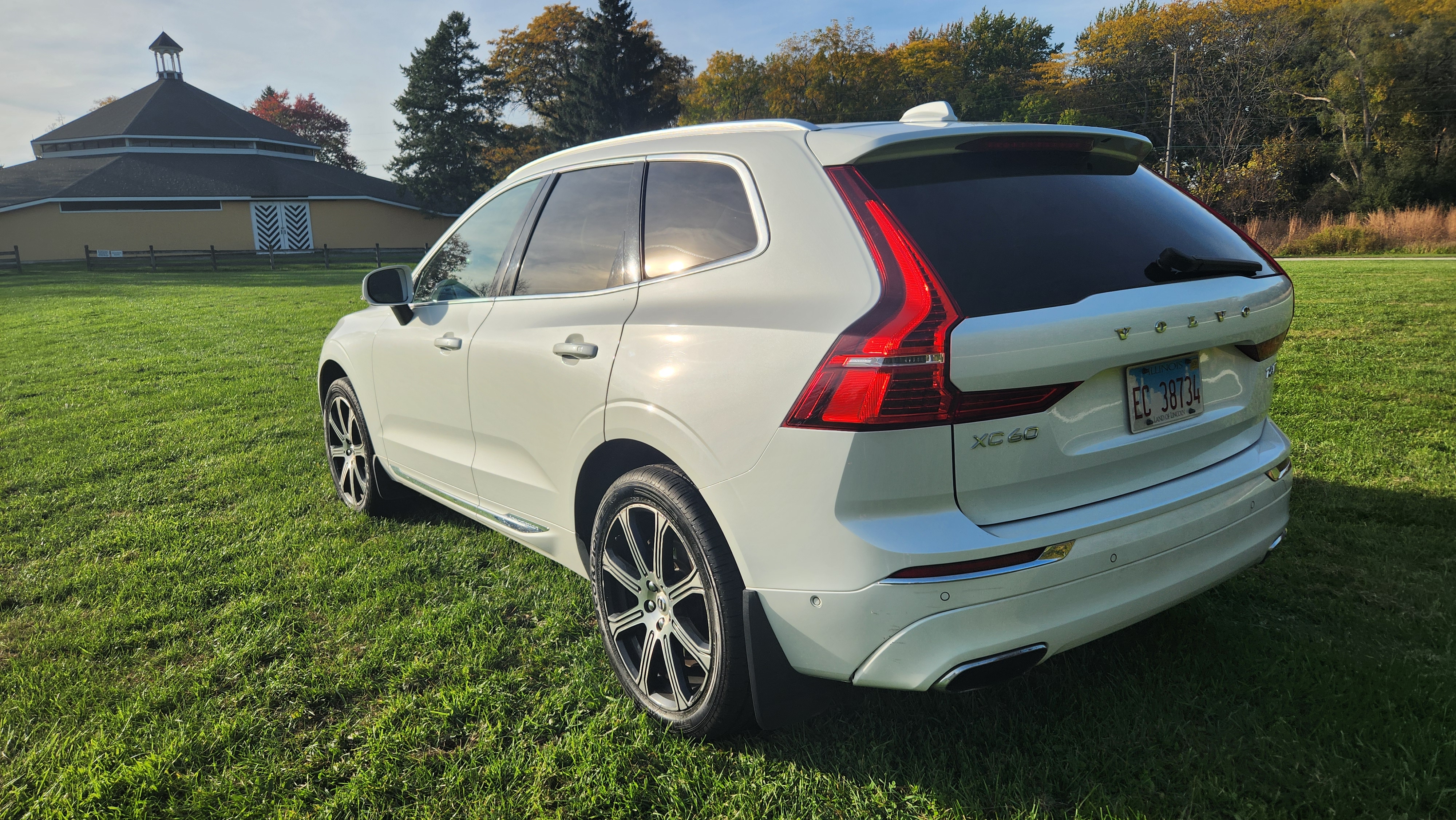 Used 2018 Volvo XC60 T6 Inscription w/ Convenience Package AWD/4WD image 4