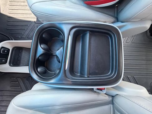 Used 2021 Chrysler Voyager Lxi image 9