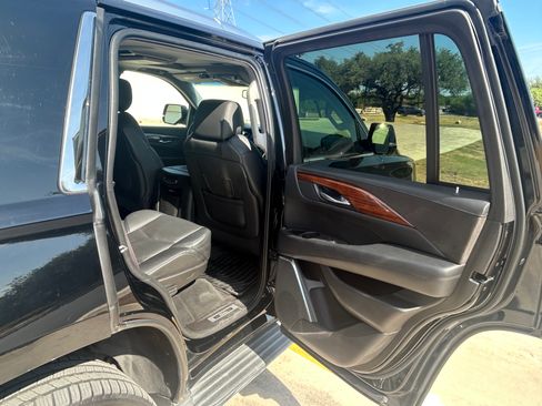 Used 2015 Cadillac Escalade Luxury AWD/4WD image 19