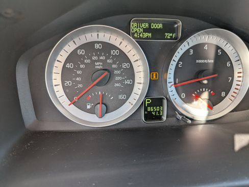 Used 2011 Volvo C70 T5 w/ Multimedia Pkg image 9